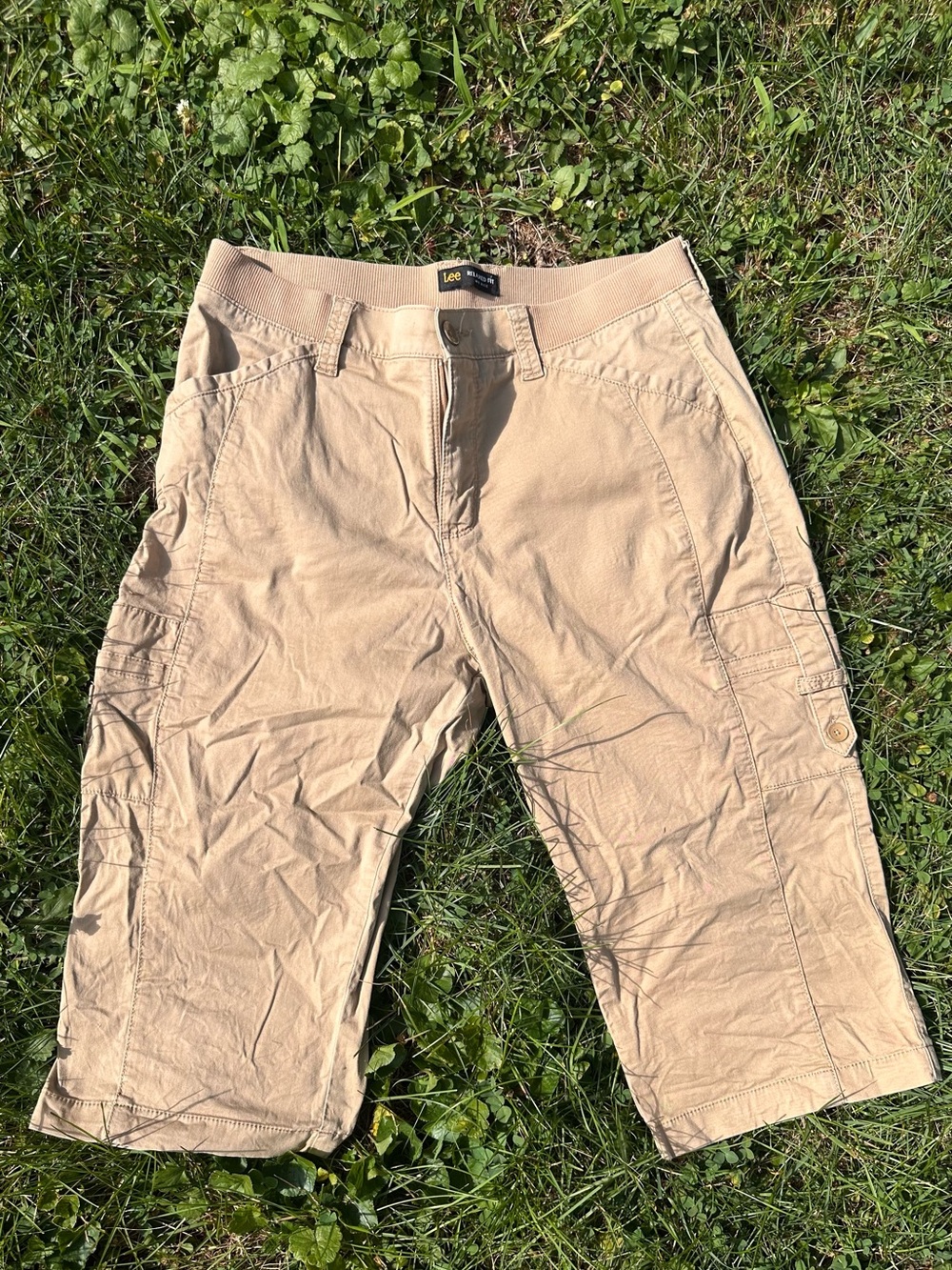 Vintage 90’s Lee Women's Tan Capris with Cargo Pockets & Elastic Waist Band